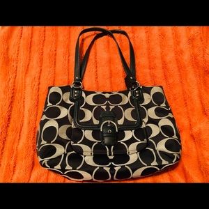 Coach shoulder bag- black